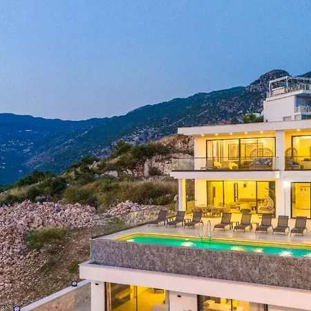 Luxurious Spacious With Sauna And Turkish Bath In Kalkan וילה