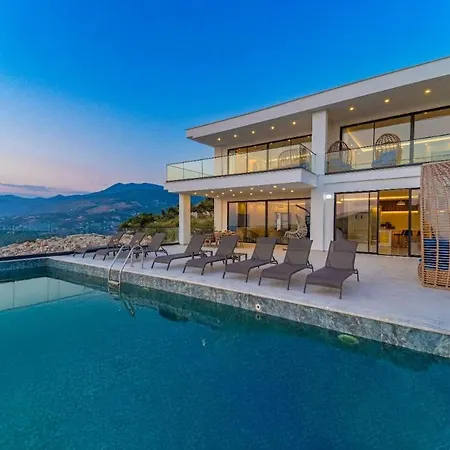 Luxurious Spacious Villa With Sauna And Turkish Bath In Kalkan Kaş